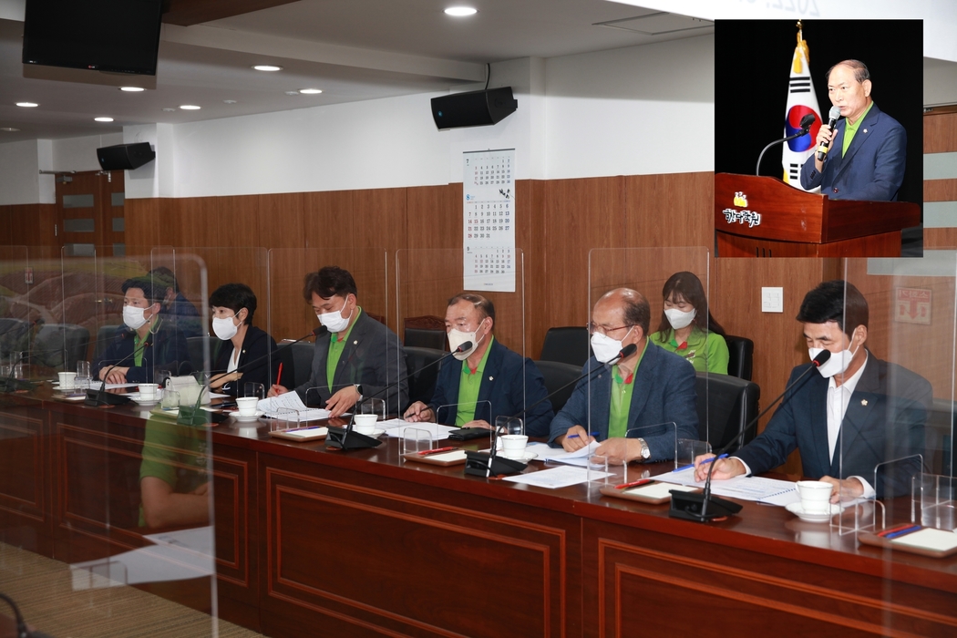 \'남부출장소\' 촉구 결의대회(심정수)와 비상대책 회의(정옥균, 최명수, 김기윤, 송영천, 정기수, 박병훈) 모습