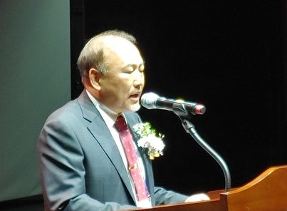 개회사를 하는황한섭 금강권문화예술인협회 회장