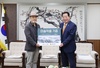 충남도의회 홍보대사 박진균 화가 수묵화 작품 의회 기증  
